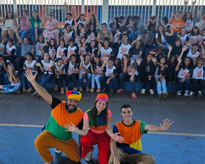 APRESENTAÇÕES: Atores da Escola Livre de Teatro apresentam Meu quarto, minha inocência em seis cidades da região