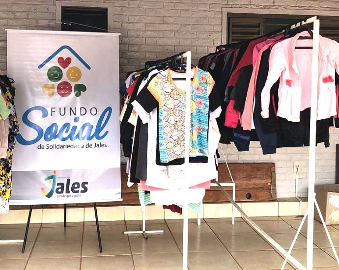 VESTINDO CARINHO: Fundo Social de Solidariedade de Jales realiza “Varal Solidário”