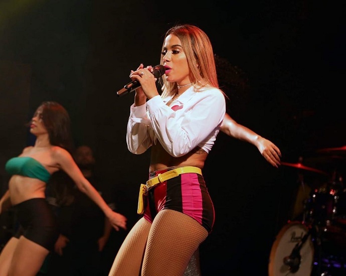 VAI MALANDRA: Anitta lançou Expo Fernandópolis com show avassalador no BartoShow 