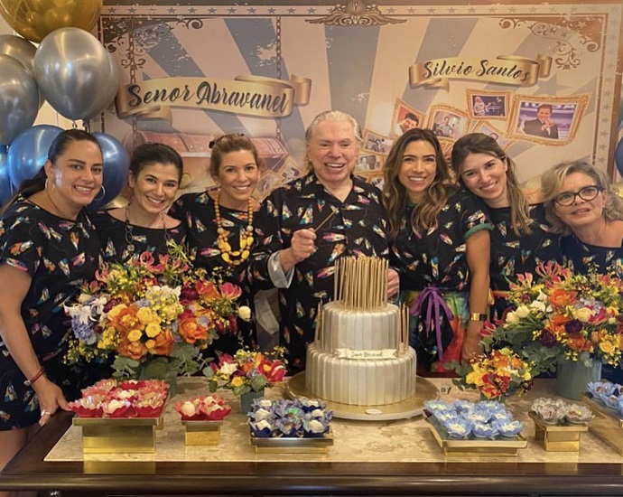 90 ANOS: o dono do baú da felicidade, Silvio Santos, comemora aniversário com festa do pijama