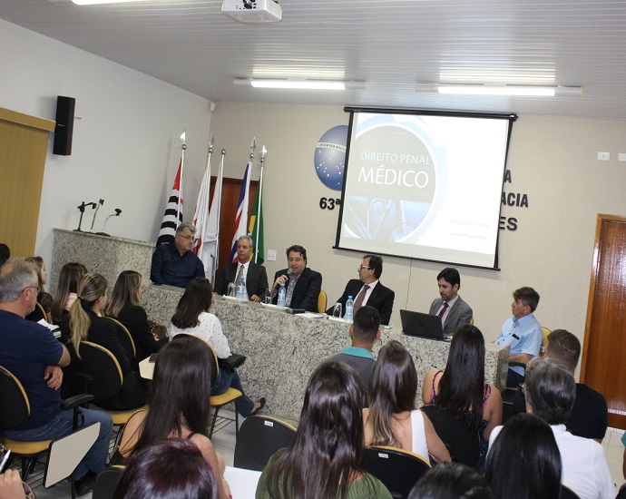 START: Direito Penal Médico foi tema de aula magna para alunos do curso de Direito da Unijales