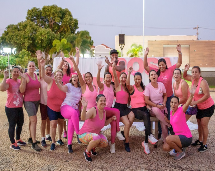 MÊS ROSA: 2º Outubro Rosa reúne centenas de pessoas na Praça Euphly Jalles