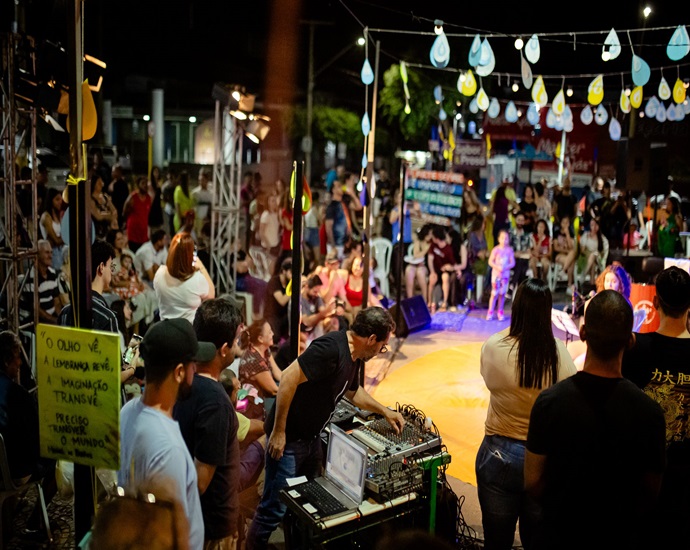 Sarau no Ponto ocupa a Praça Dr. Euphly Jalles com arte e cultura no dia 9 de julho