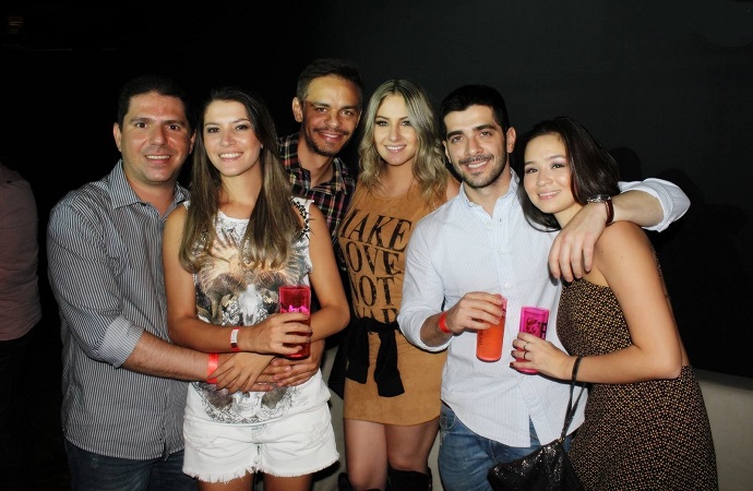 O MELHOR LUGAR DA FESTA: Armazém vira reduto de gente bonita e diversão O MELHOR LUGAR DA FESTA: Armazém vira reduto de gente bonita e diversão