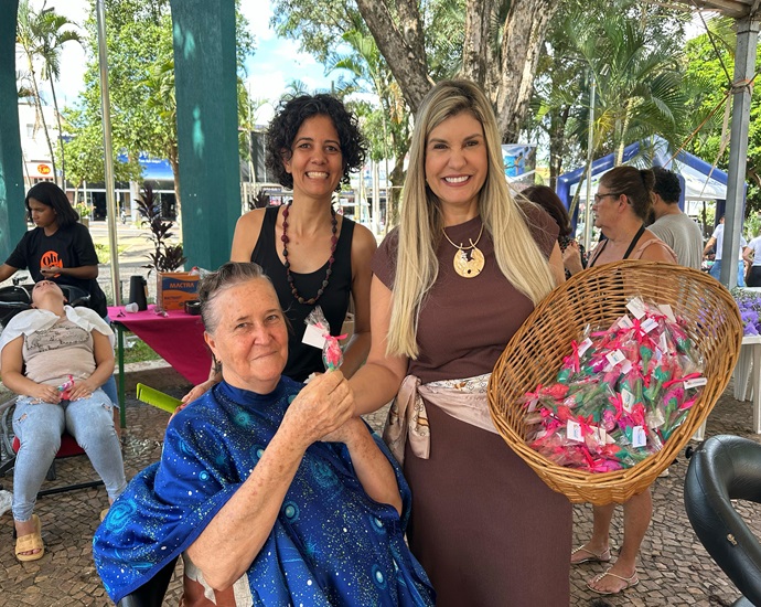 Fundo Social oferecerá atendimentos gratuitos de beleza para as mães, na Praça João Mariano de Freitas, de 14 a 16 de maio