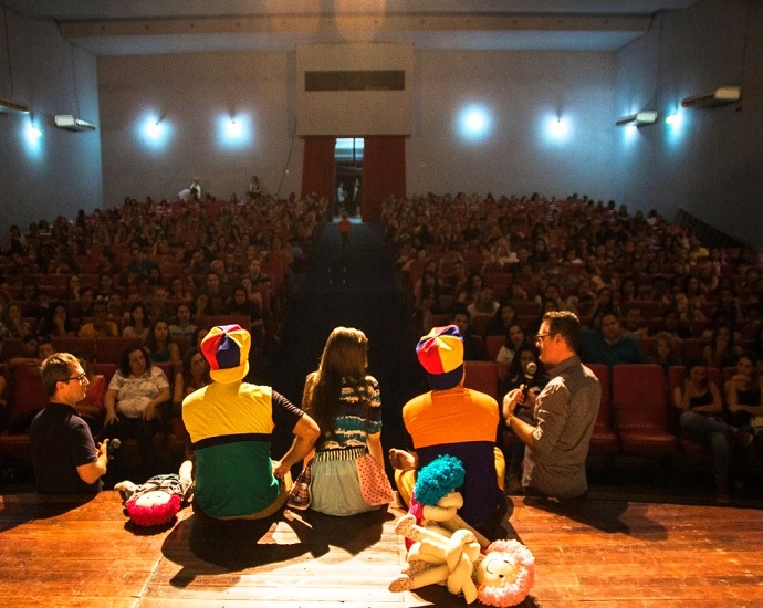 SUCESSO: estreia da peça “Meu quarto, minha inocência” leva mais de 500 pessoas ao Teatro Municipal